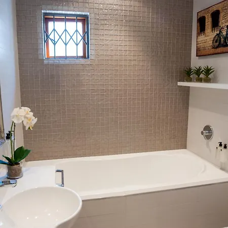 99m² 2 slaapkamer, 2 privé badkamer Appartement in Stellenbosch Central Buitenkant foto