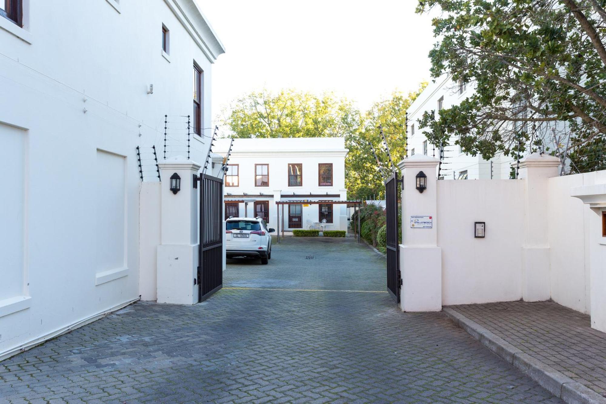 Apartment Avemore Mareba Court No 9 - Full Backup Power *