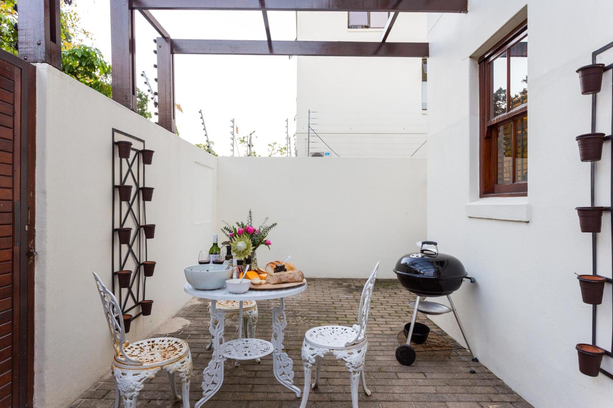 Avemore Mareba Court No 9 - Full Backup Power Apartment *