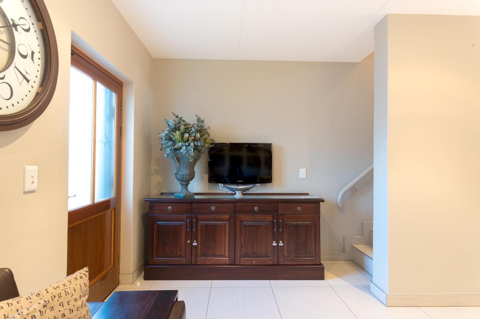 99m² 2 Slaapkamer, 2 Privé Badkamer In Appartement Stellenbosch