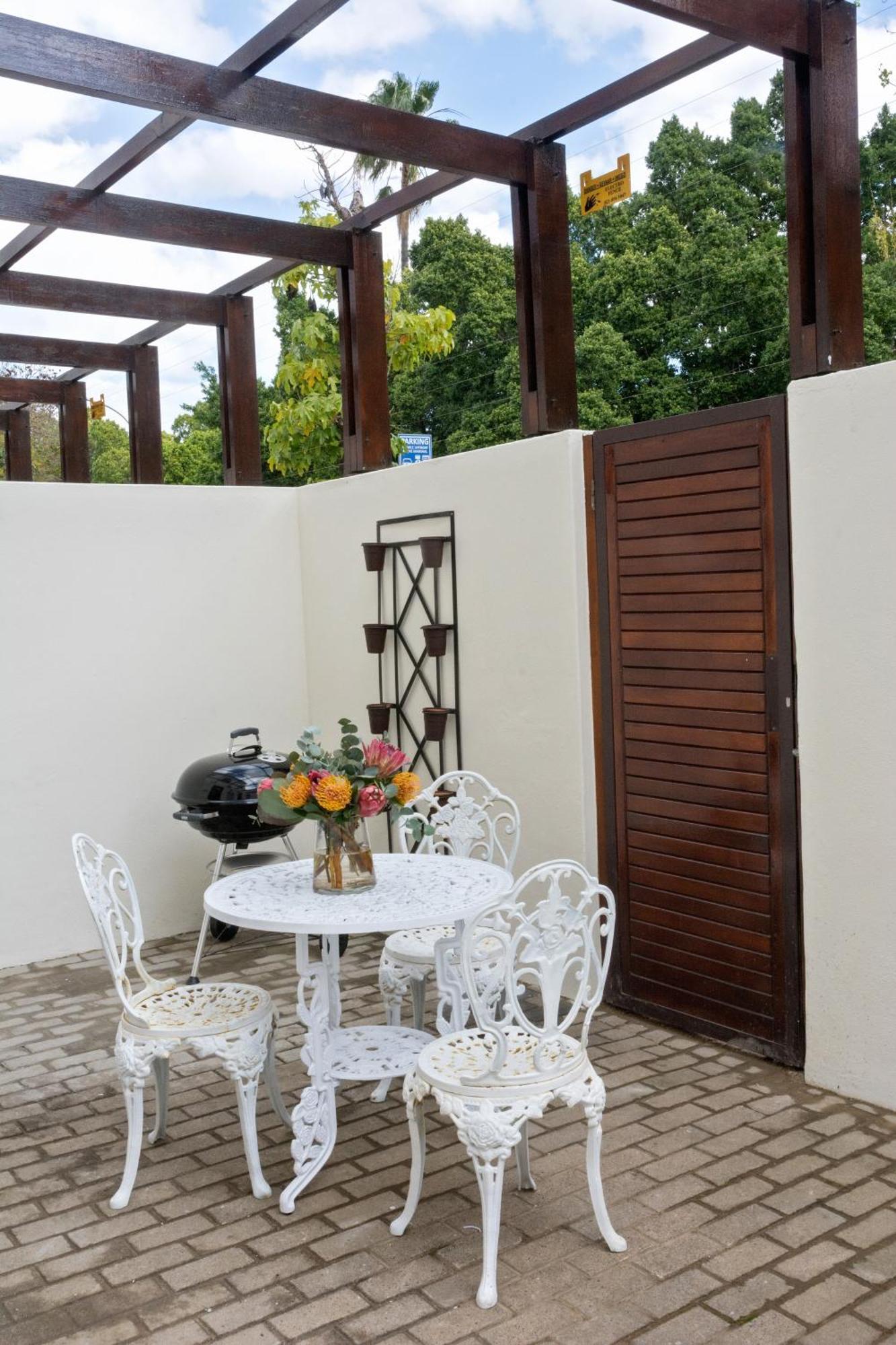 99m² 2 Slaapkamer, 2 Privé Badkamer In * Stellenbosch