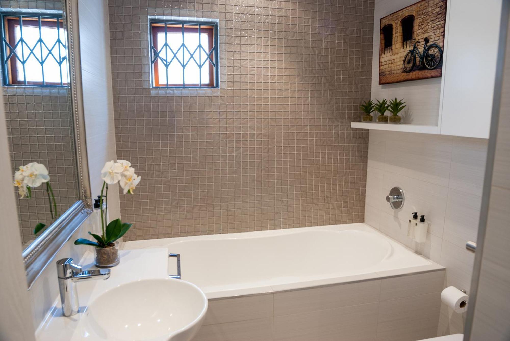 Appartement 99m² 2 Slaapkamer, 2 Privé Badkamer In Stellenbosch